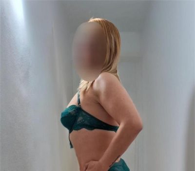 Jovencita con curvas de encanto