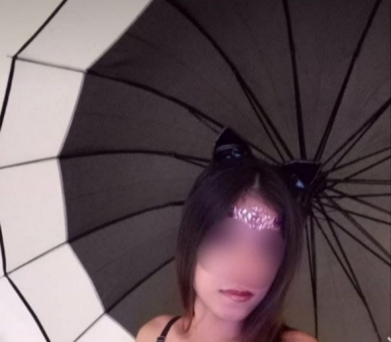 Adeli Pequeña Dulce y Complaciente