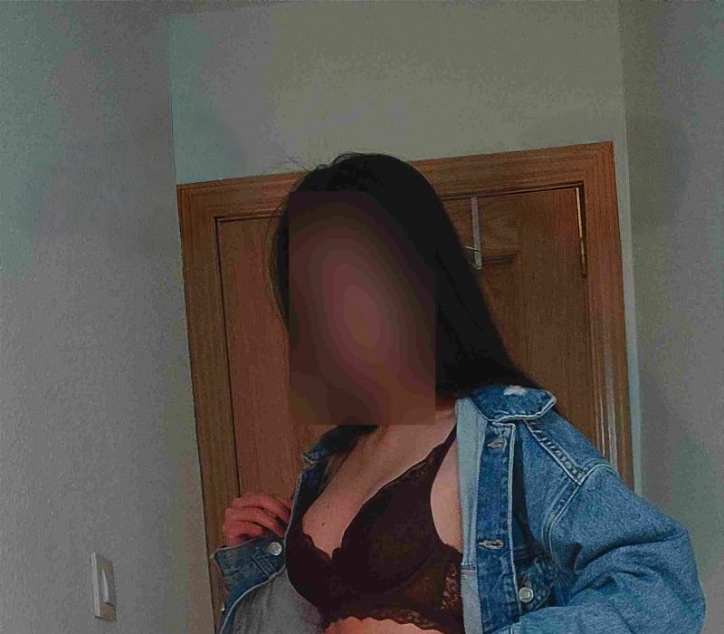 Adeli Pequeña Dulce y Complaciente